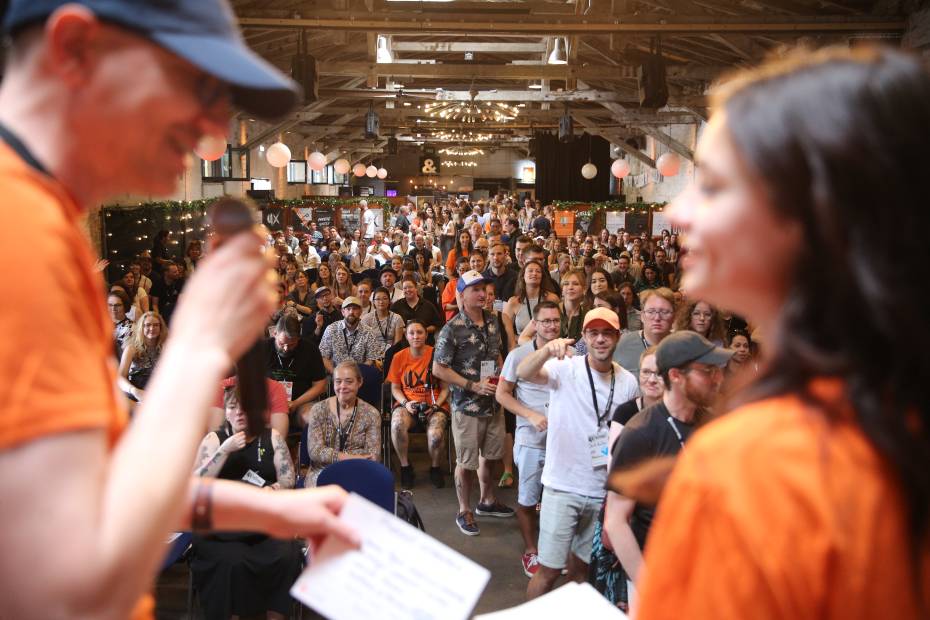 Schlange beim Barcamp Pitch auf dem UX Festival 2024