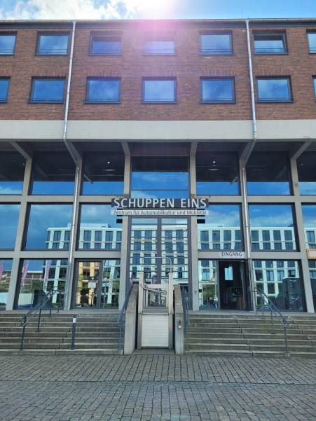 Schuppen Eins Eingang